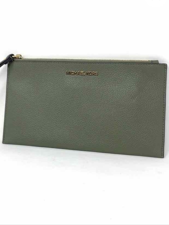 Michael Kors Handbags - EUC Michael Kors Jet Set Large Wristlet
